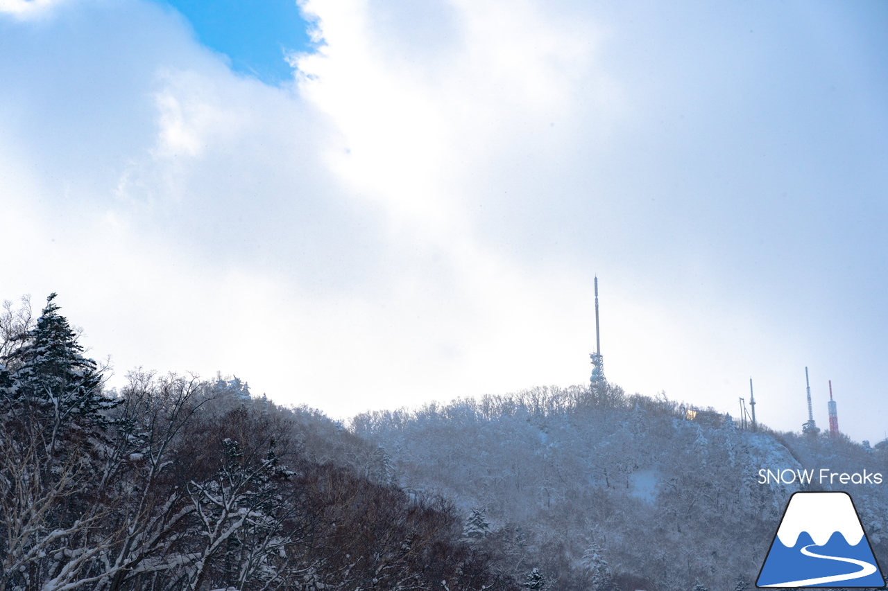 サッポロテイネ｜-10℃。雪質はパウダー。サミットエクスプレスに乗ってロング滑走を楽しみましょう！